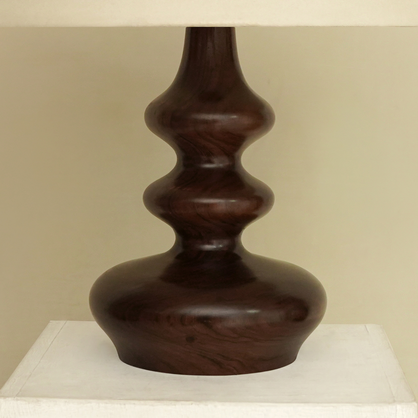 Elegant Curved Wood Table Lamp with Classic Shade – Modern Home Décor
